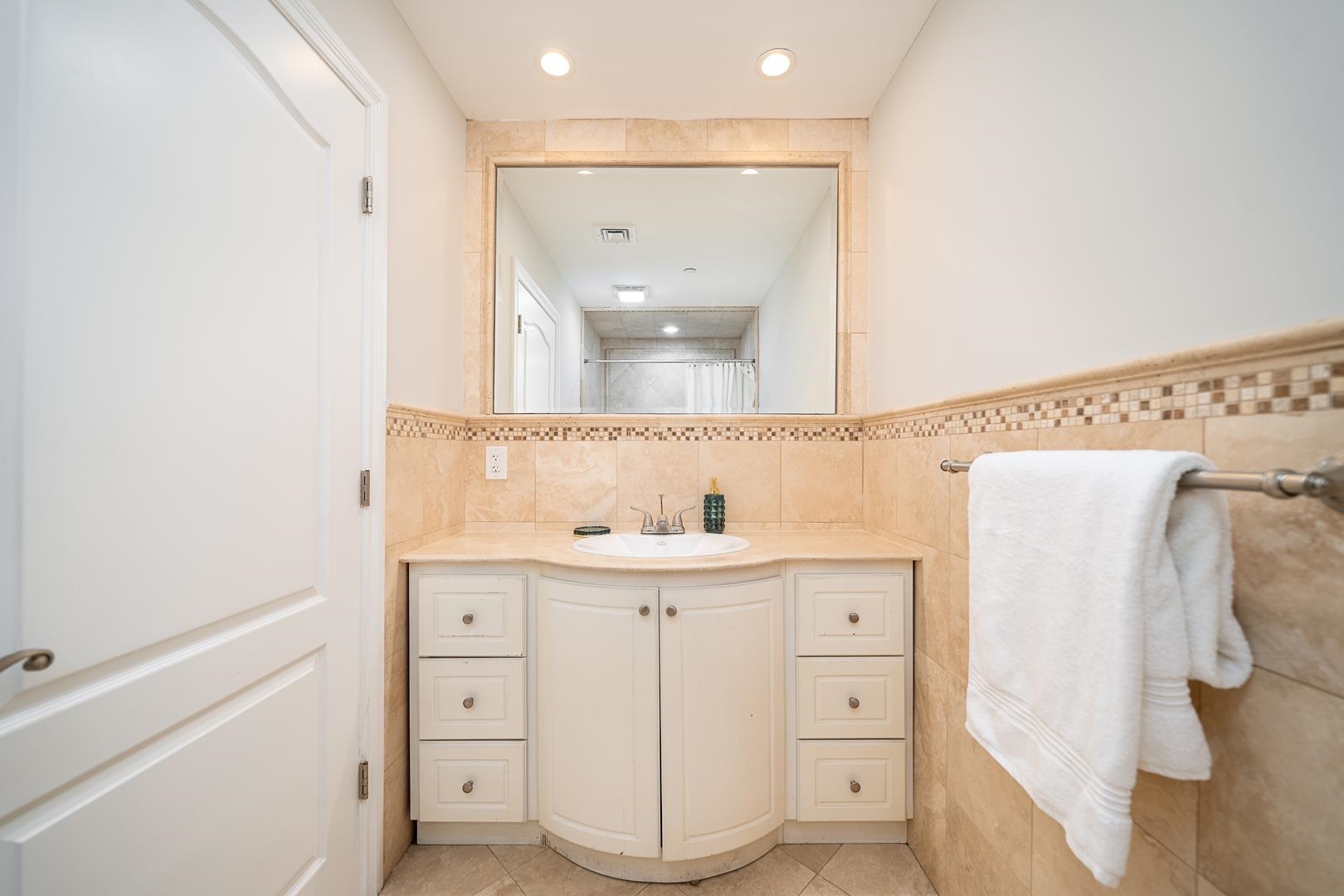9033 WALL ST Unit: 6