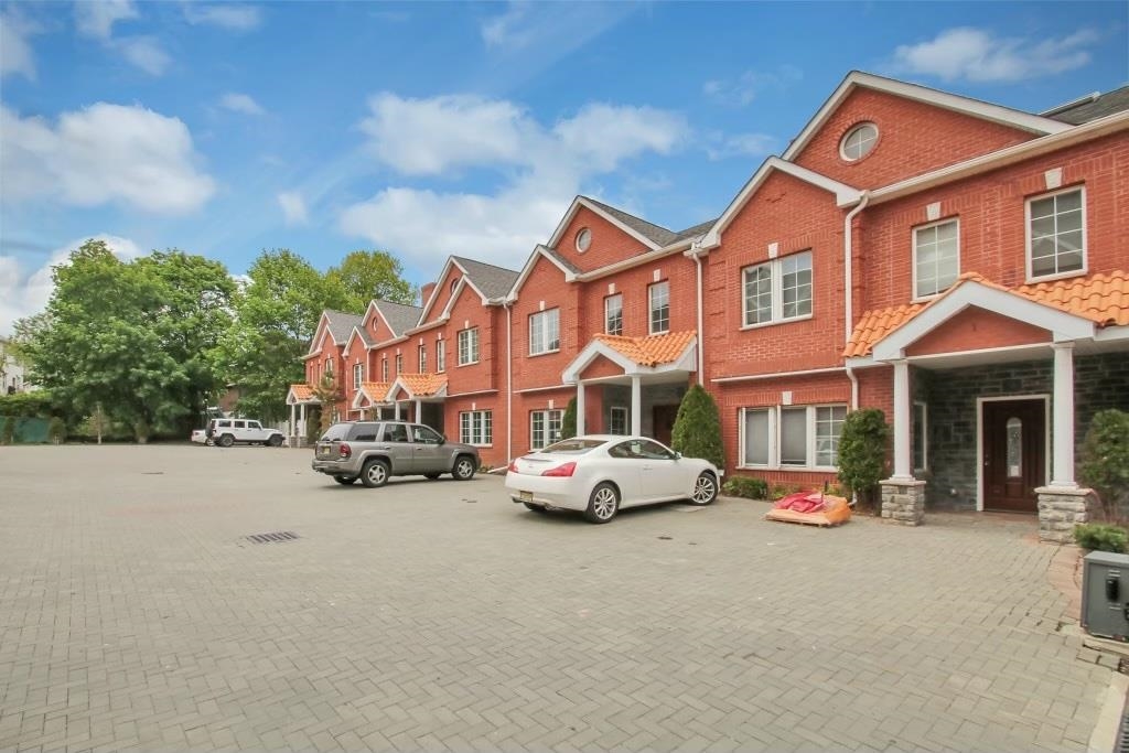 9033 WALL ST Unit: 5