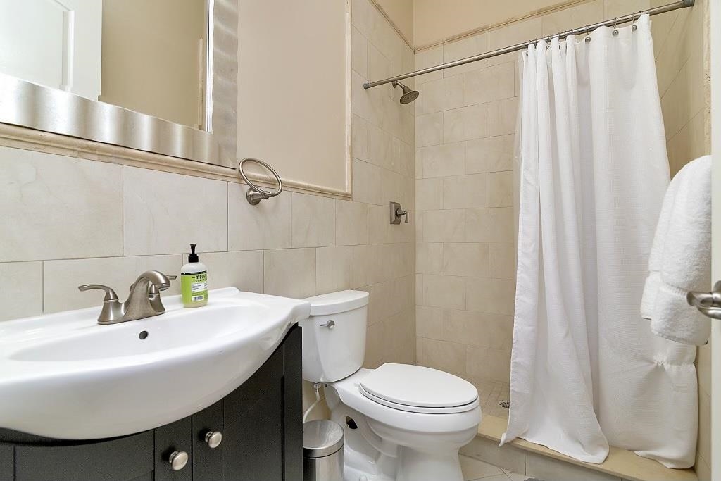 9033 WALL ST Unit: 5