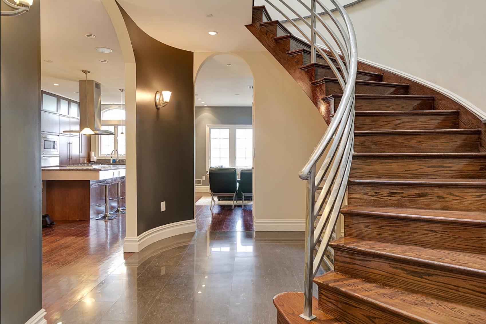 9033 WALL ST Unit: 5