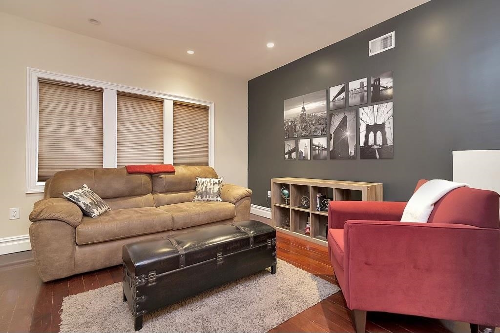 9033 WALL ST Unit: 5