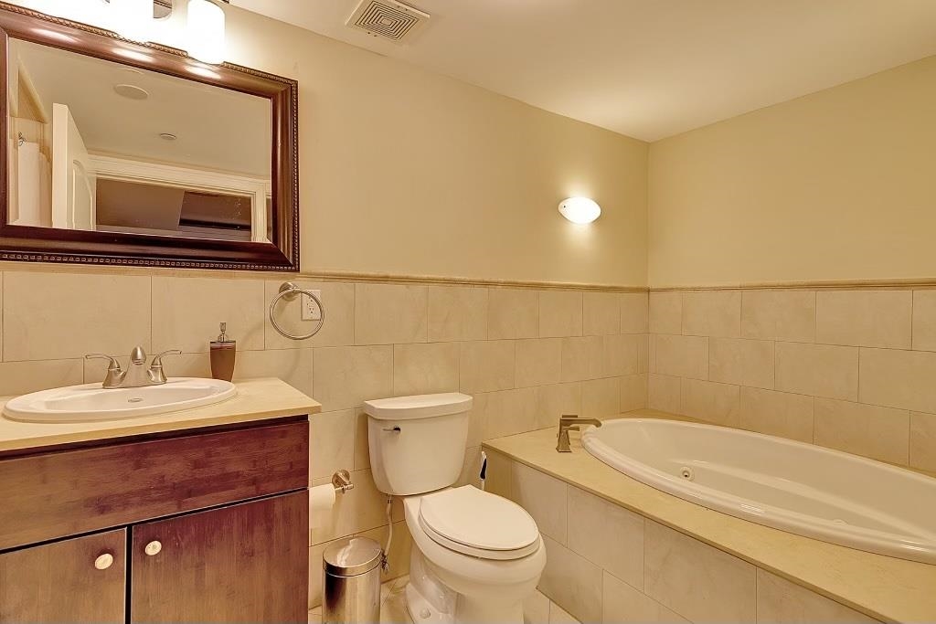 9033 WALL ST Unit: 5