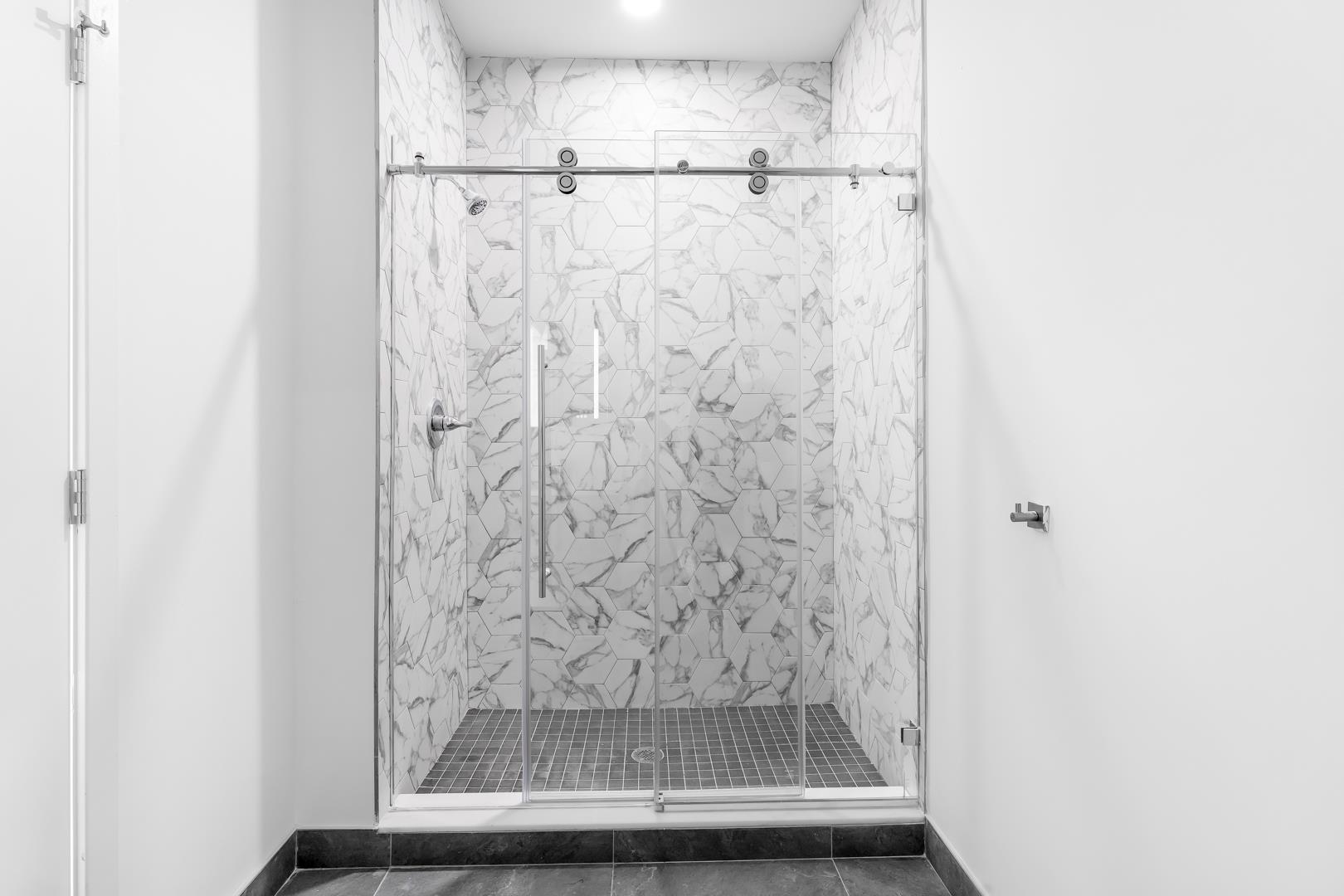 175 WEST 7TH ST Unit: 207