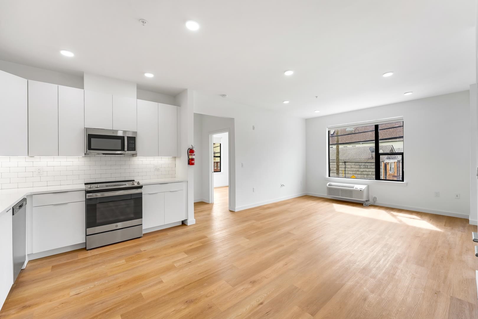 175 WEST 7TH ST Unit: 207