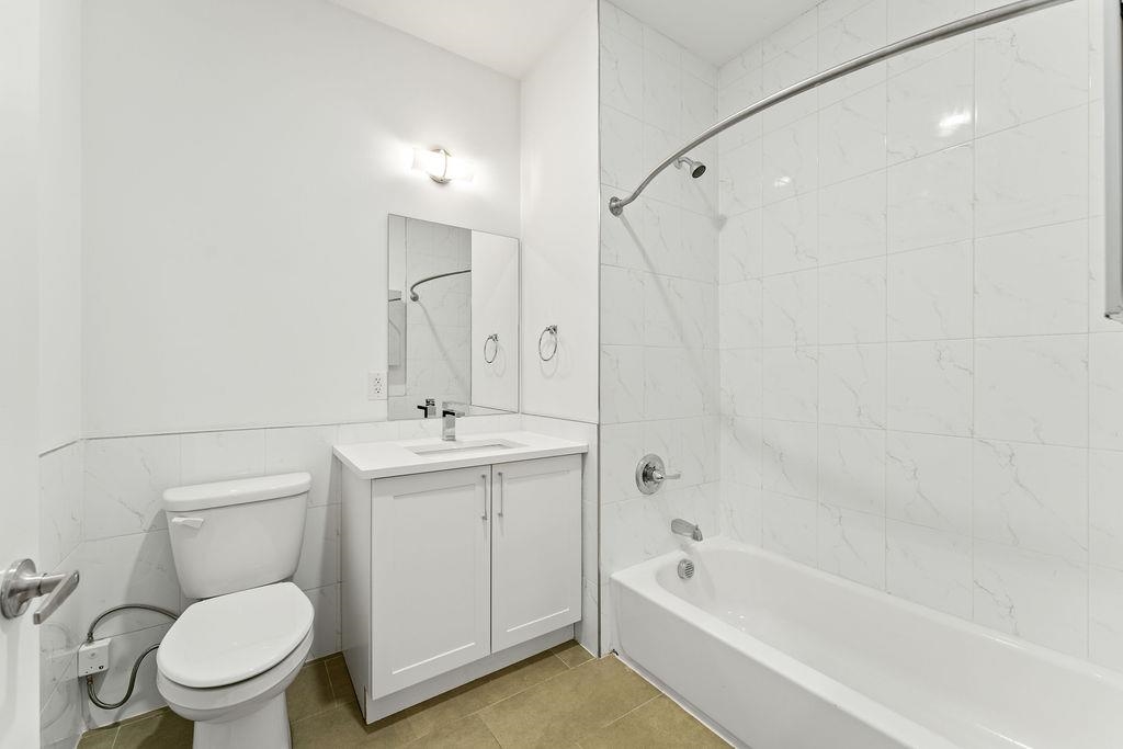429 BERGEN AVE Unit: 301