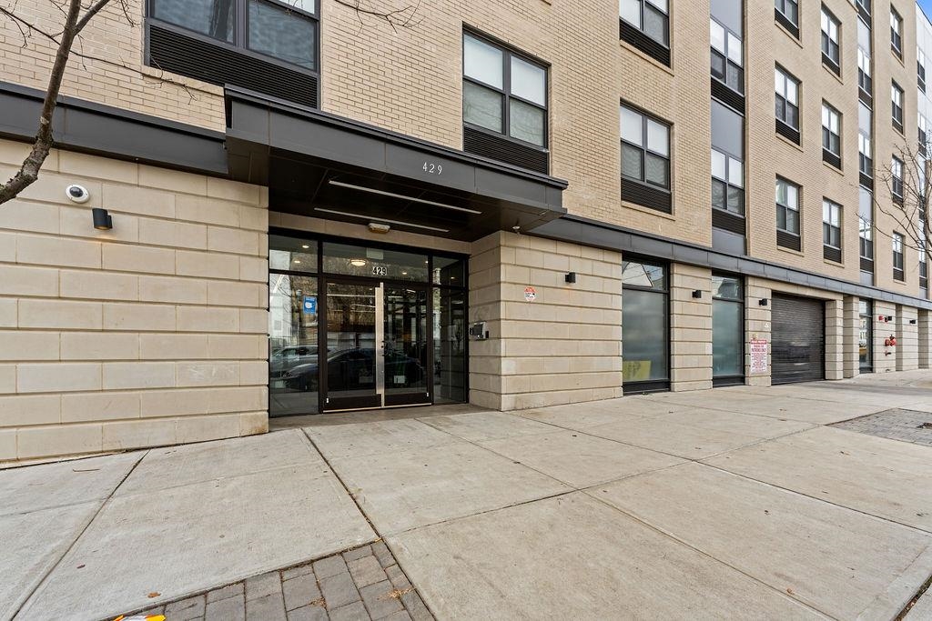 429 BERGEN AVE Unit: 301