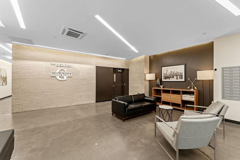 429 BERGEN AVE Unit: 301
