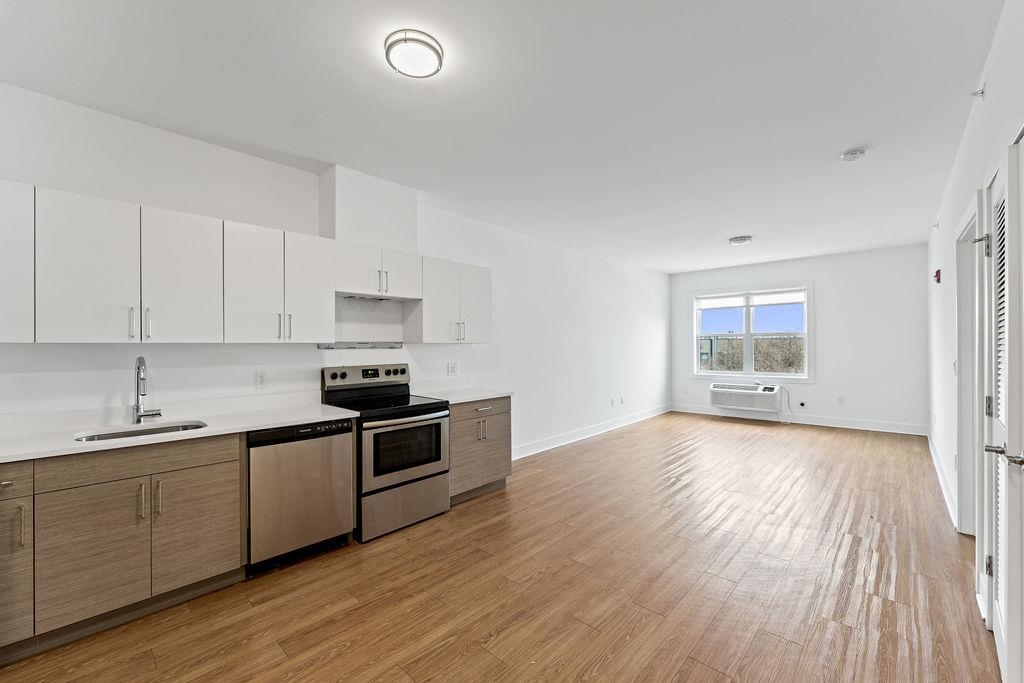 429 BERGEN AVE Unit: 301