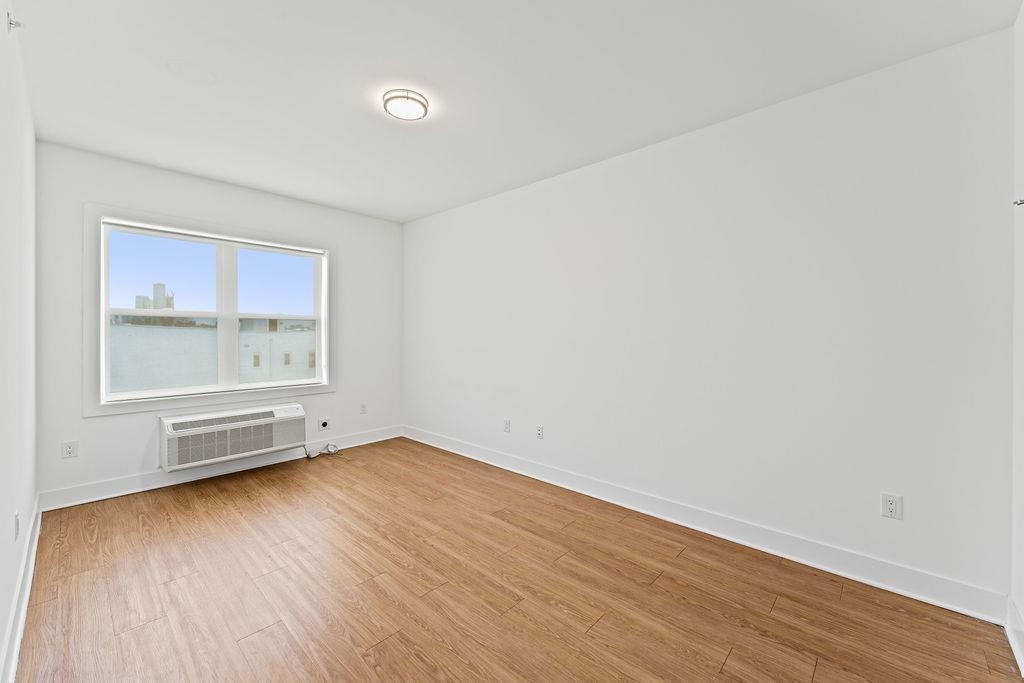 429 BERGEN AVE Unit: 512