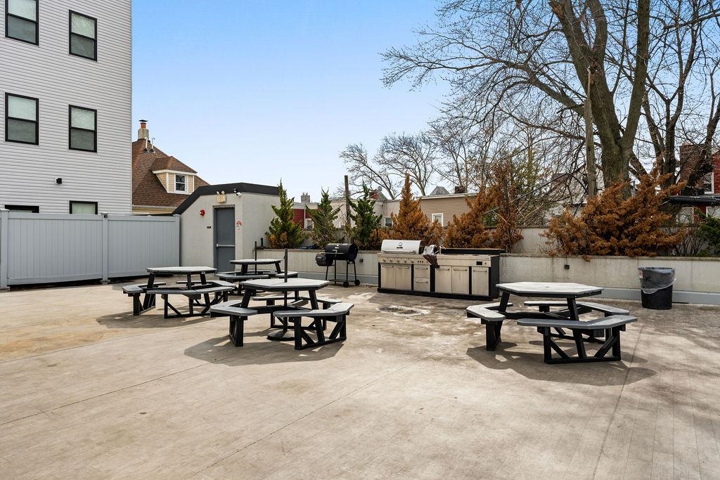 429 BERGEN AVE Unit: 516