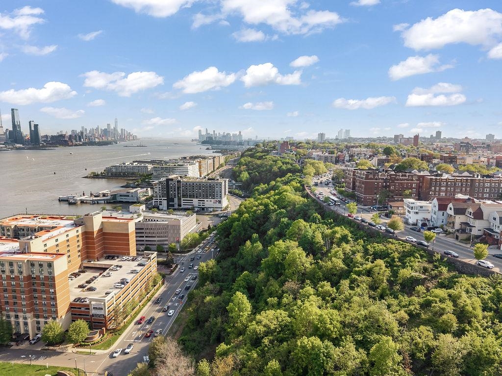 1055 BLVD EAST Unit: E5/E6