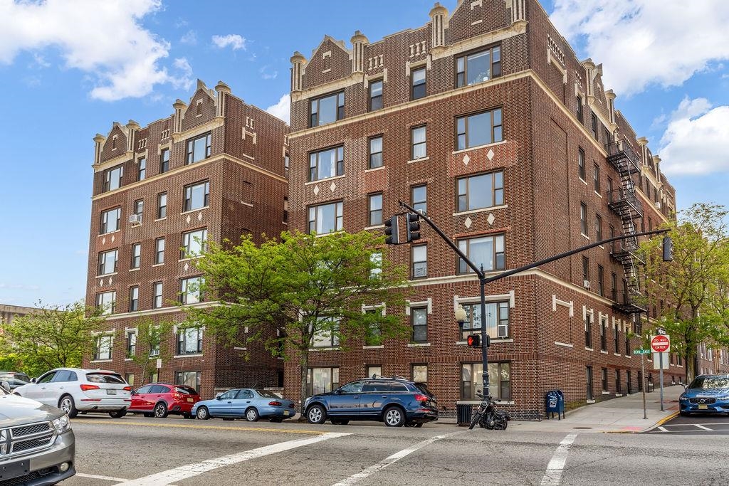 1055 BLVD EAST Unit: E5/E6