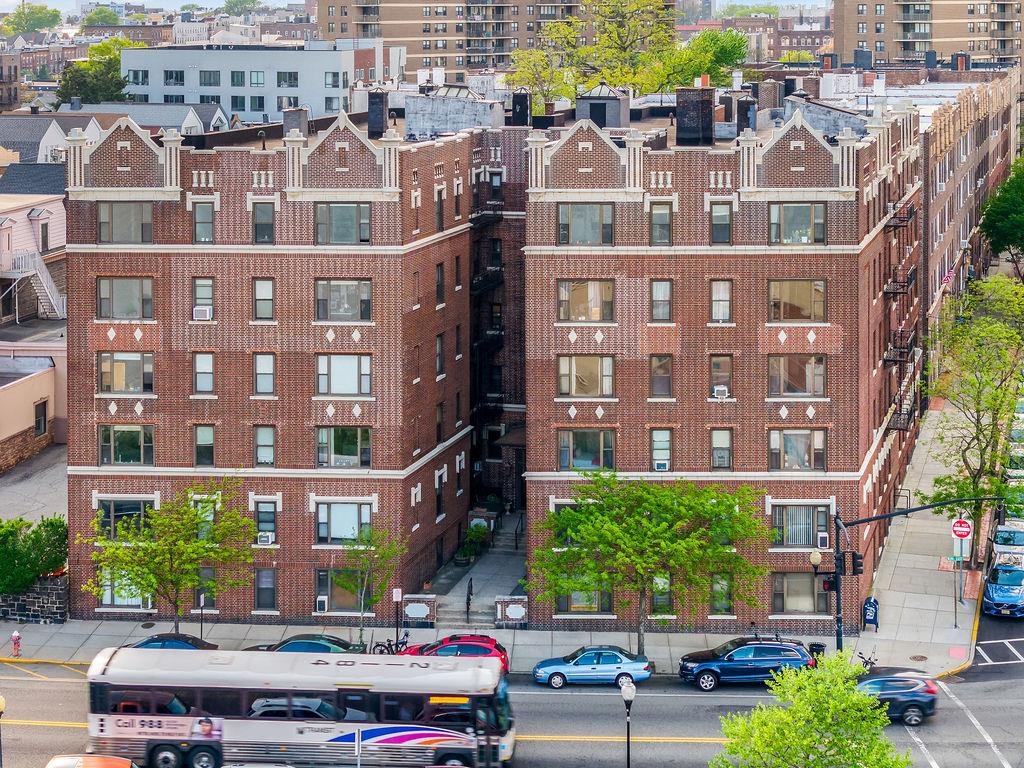 1055 BLVD EAST Unit: E5/E6