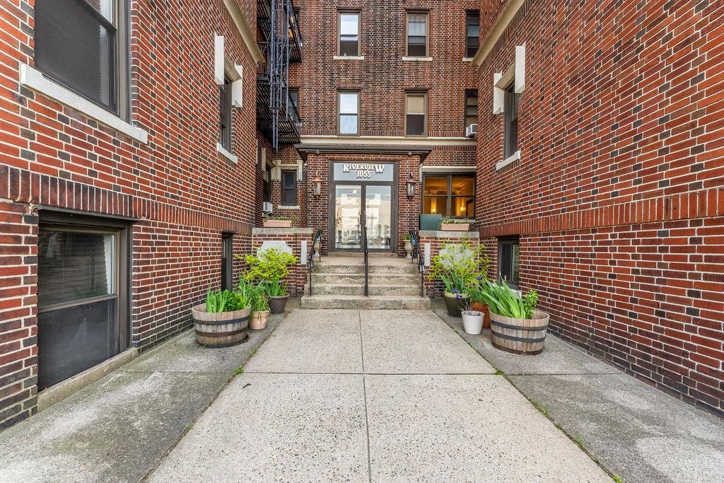 1055 BLVD EAST Unit: E5/E6