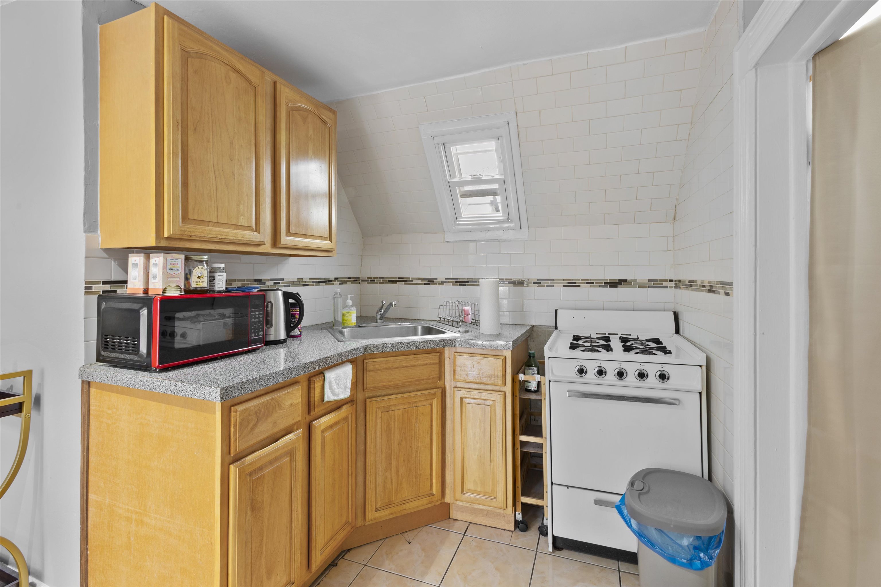 139 SHIPPEN ST Unit: 3