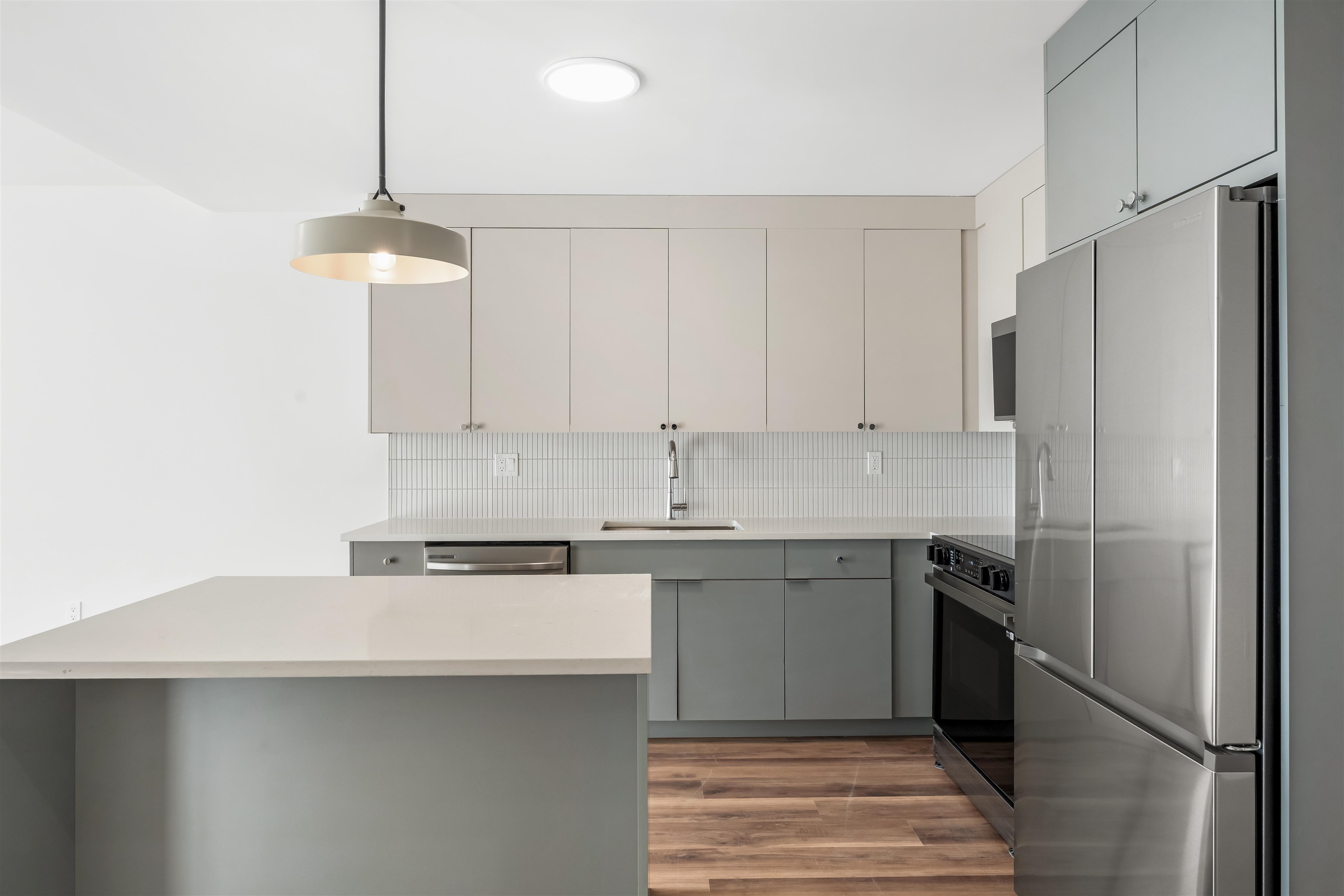 873 COMMUNIPAW AVE Unit: 305