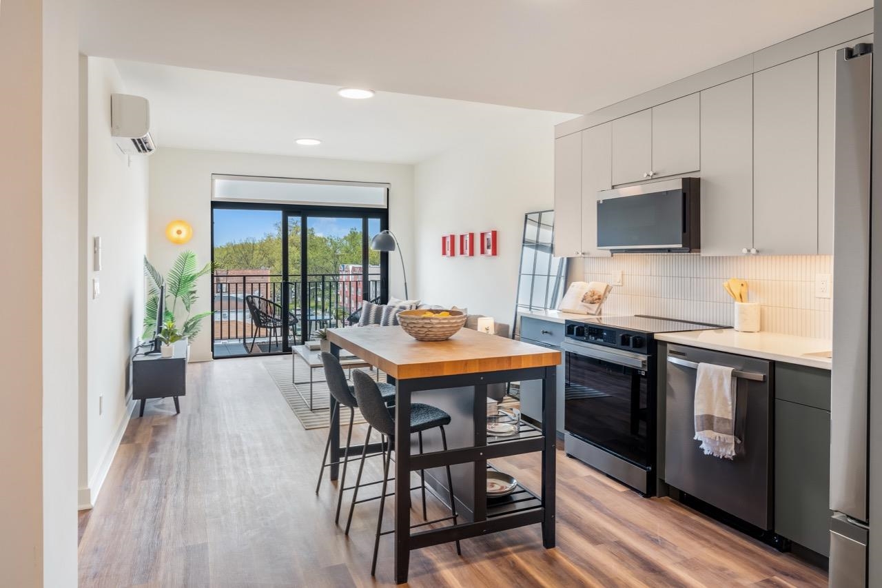 857 COMMUNIPAW AVE Unit: 413