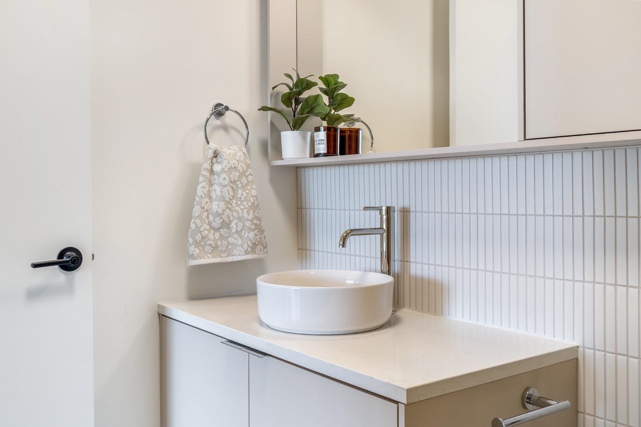 857 COMMUNIPAW AVE Unit: 413