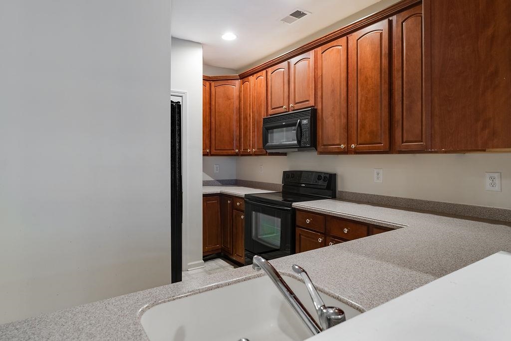 6 CARPENTER CT