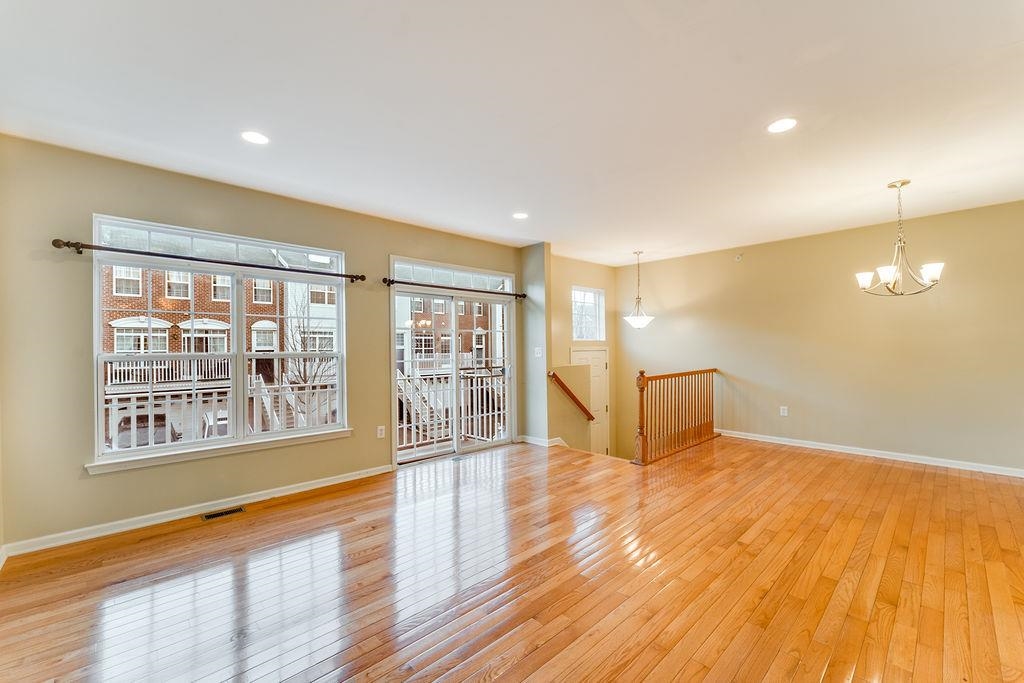 6 CARPENTER CT
