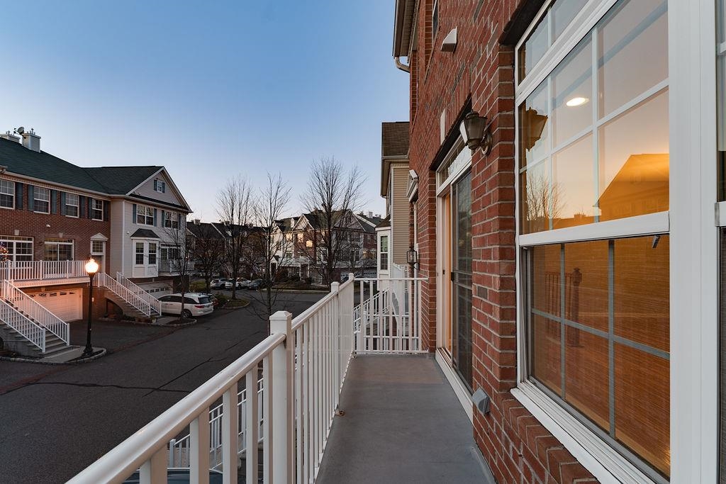 6 CARPENTER CT