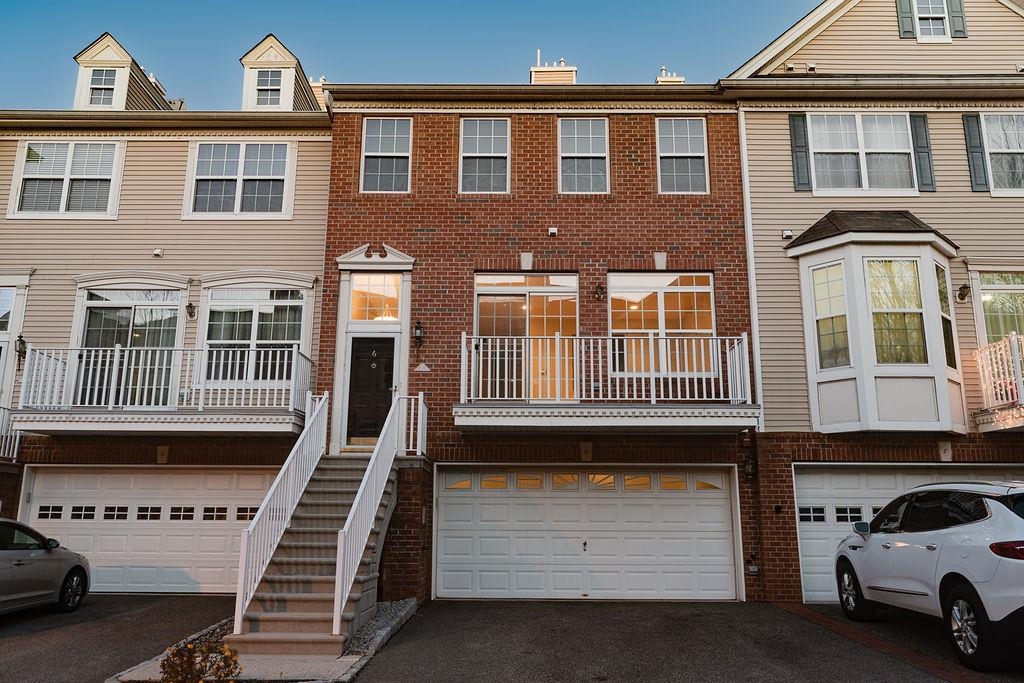 6 CARPENTER CT