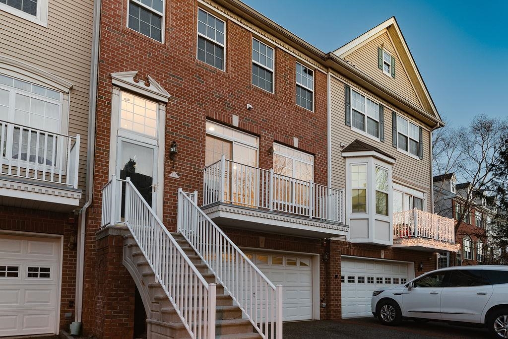 6 CARPENTER CT