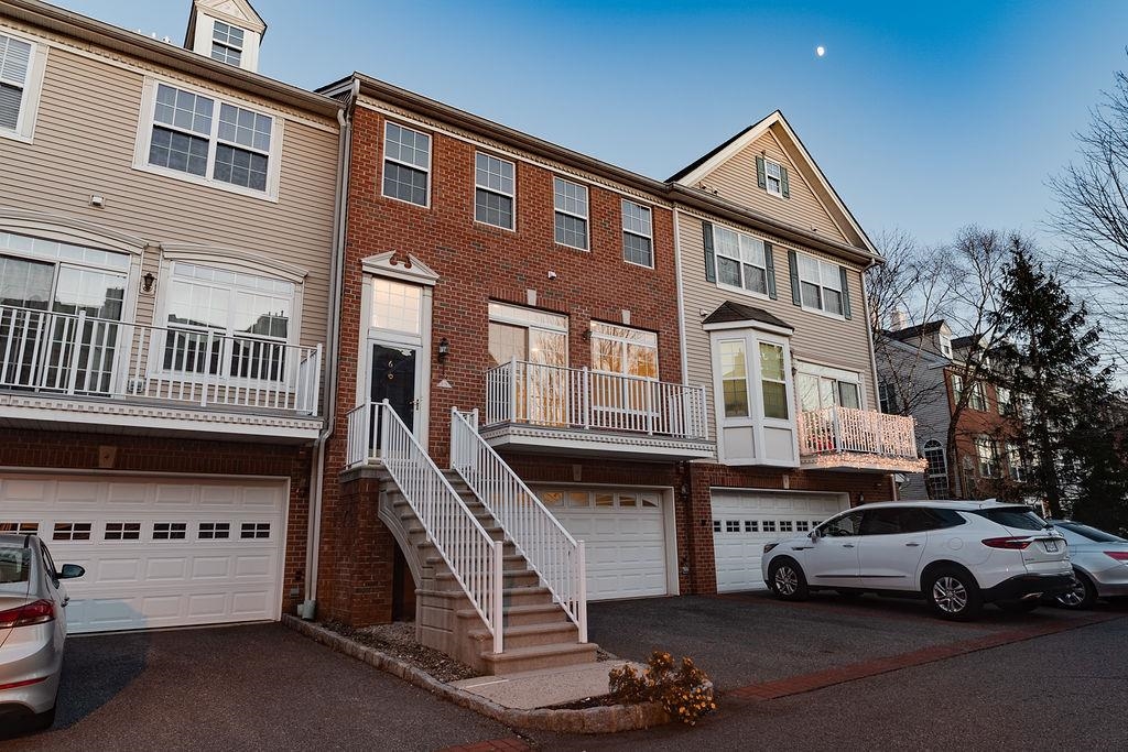 6 CARPENTER CT