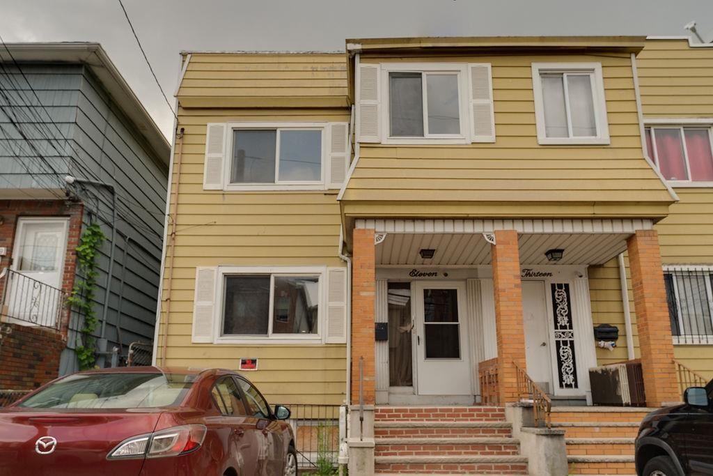 11 HOLMES AVE Unit: 2