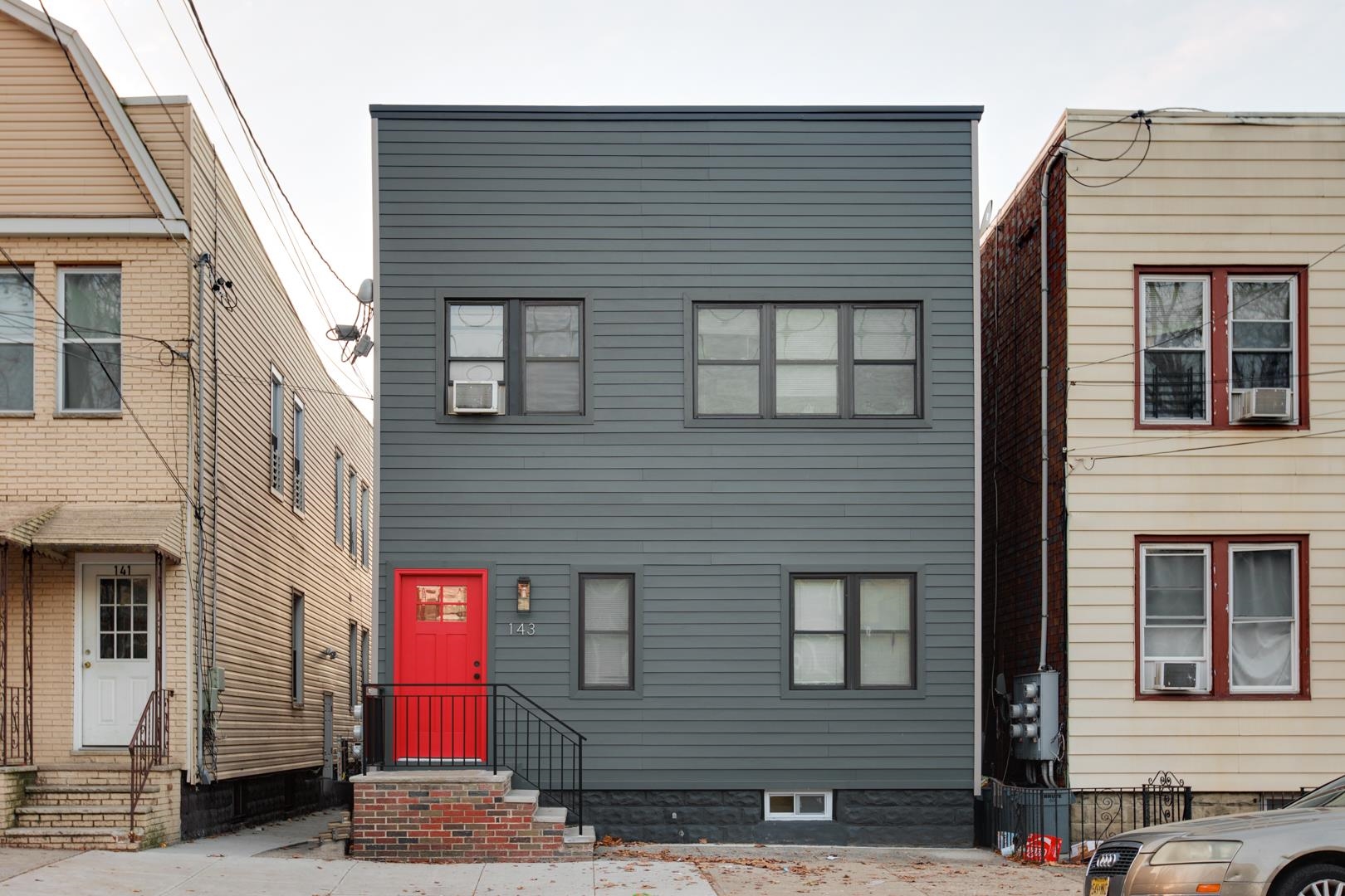 143 NELSON AVE Unit: 1F