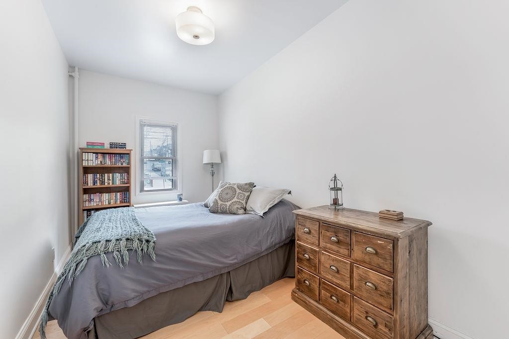 143 NELSON AVE Unit: 1F