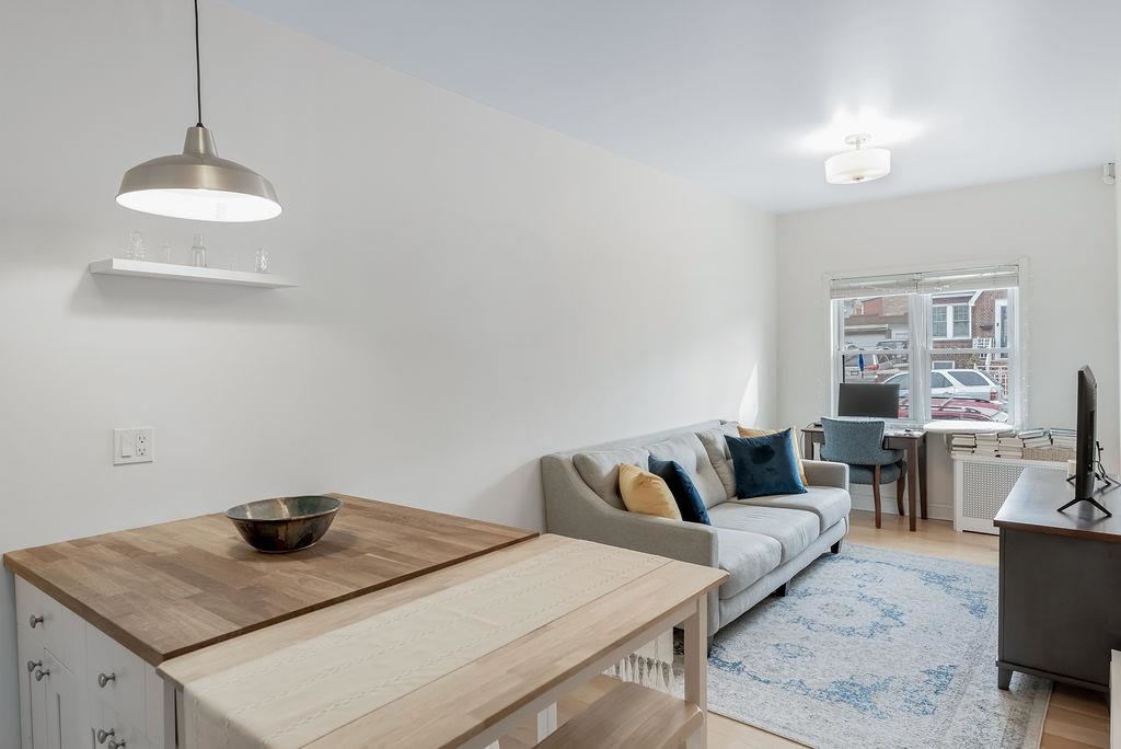 143 NELSON AVE Unit: 1F