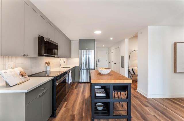 873 COMMUNIPAW AVE Unit: 205