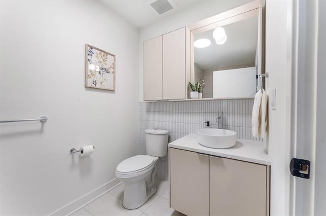873 COMMUNIPAW AVE Unit: 205