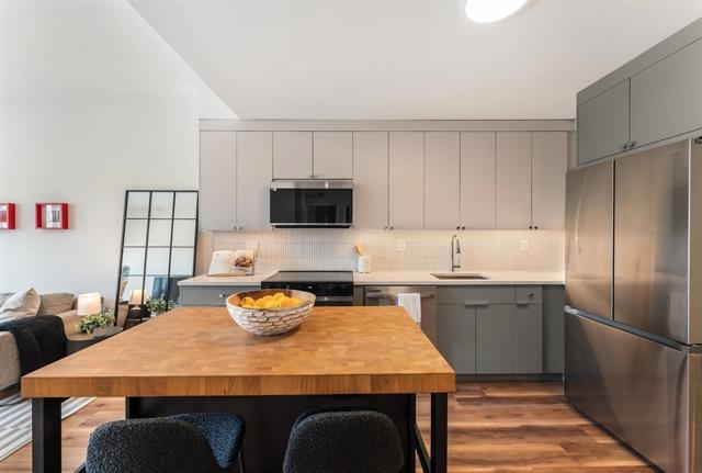 873 COMMUNIPAW AVE Unit: 205
