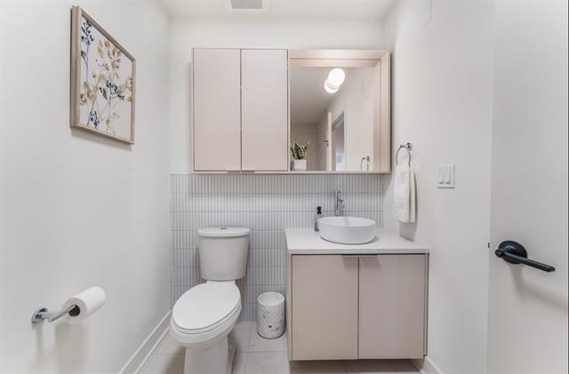 873 COMMUNIPAW AVE Unit: 205