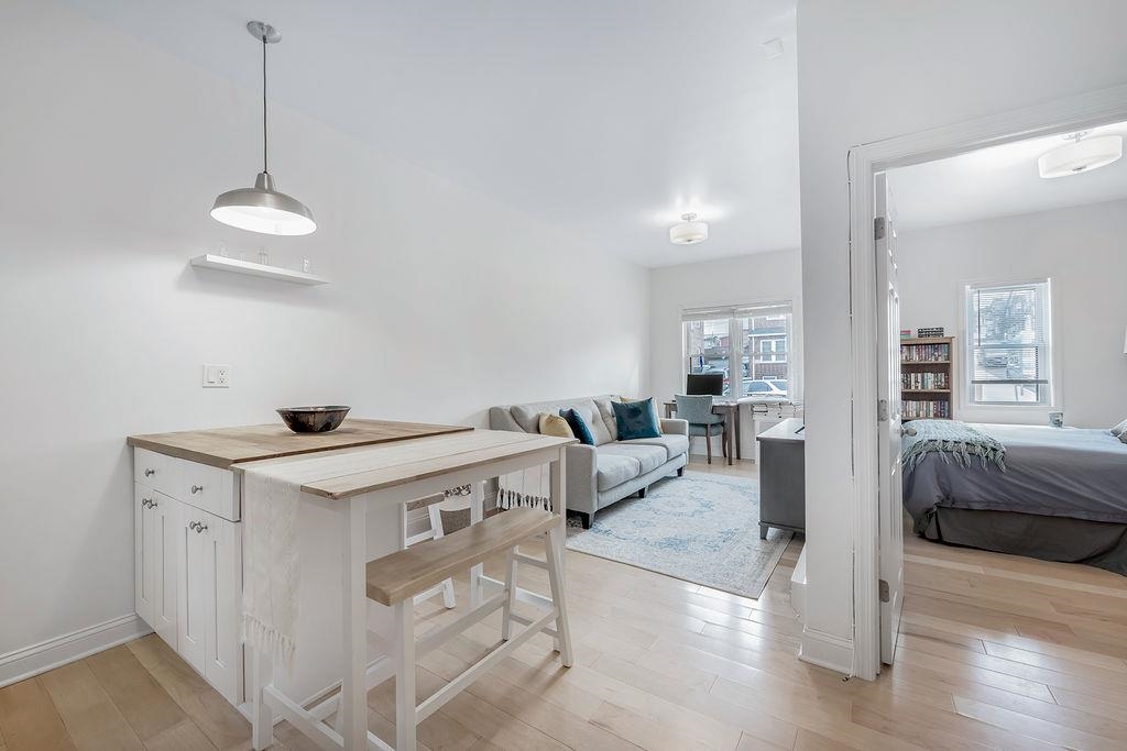 143 NELSON AVE Unit: 1F