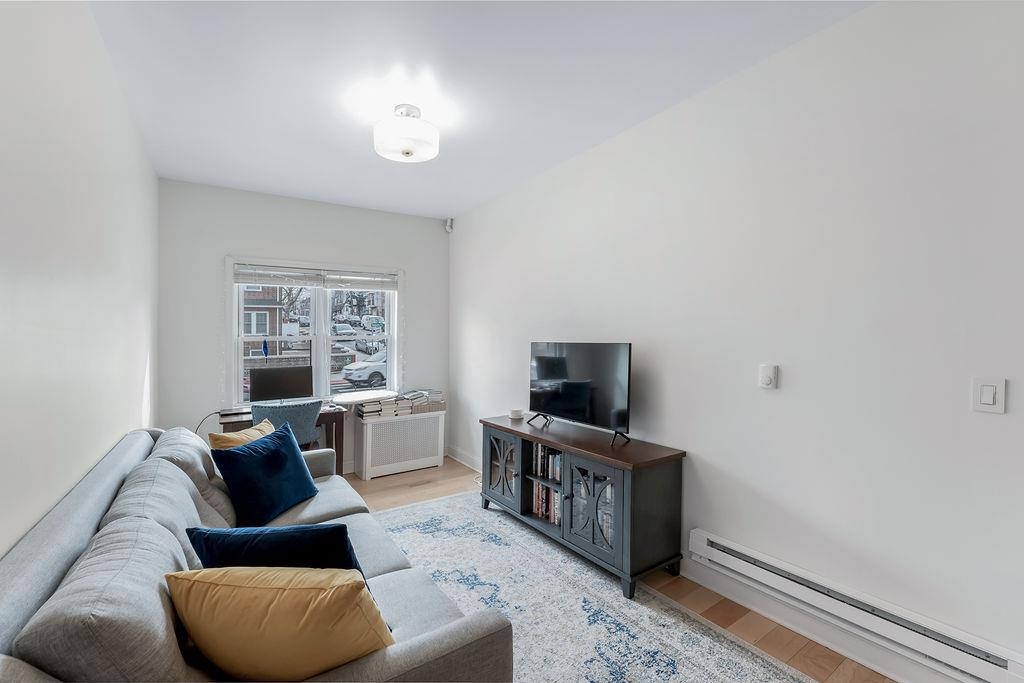 143 NELSON AVE Unit: 1F