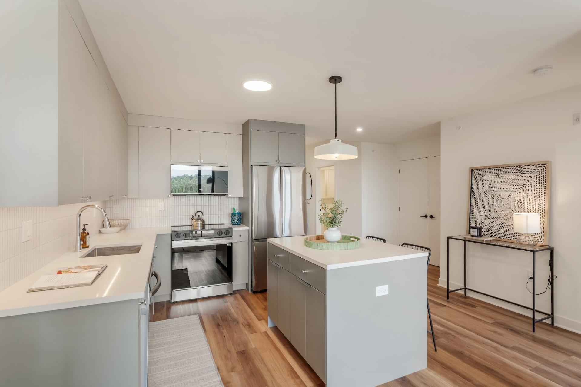 873 COMMUNIPAW AVE Unit: 207