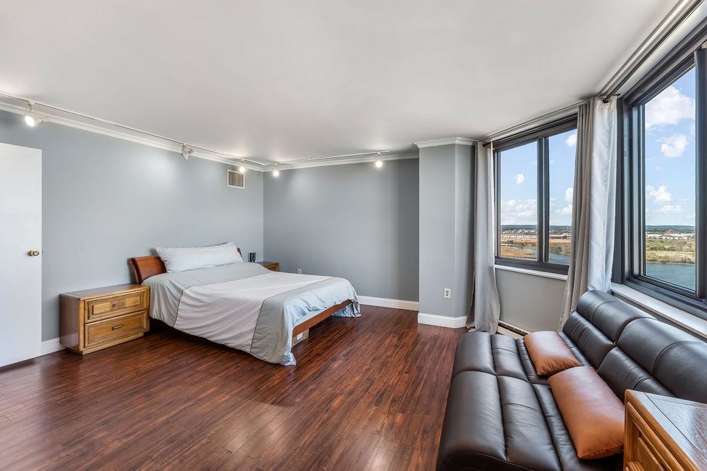 2110 HARMON COVE TOWER