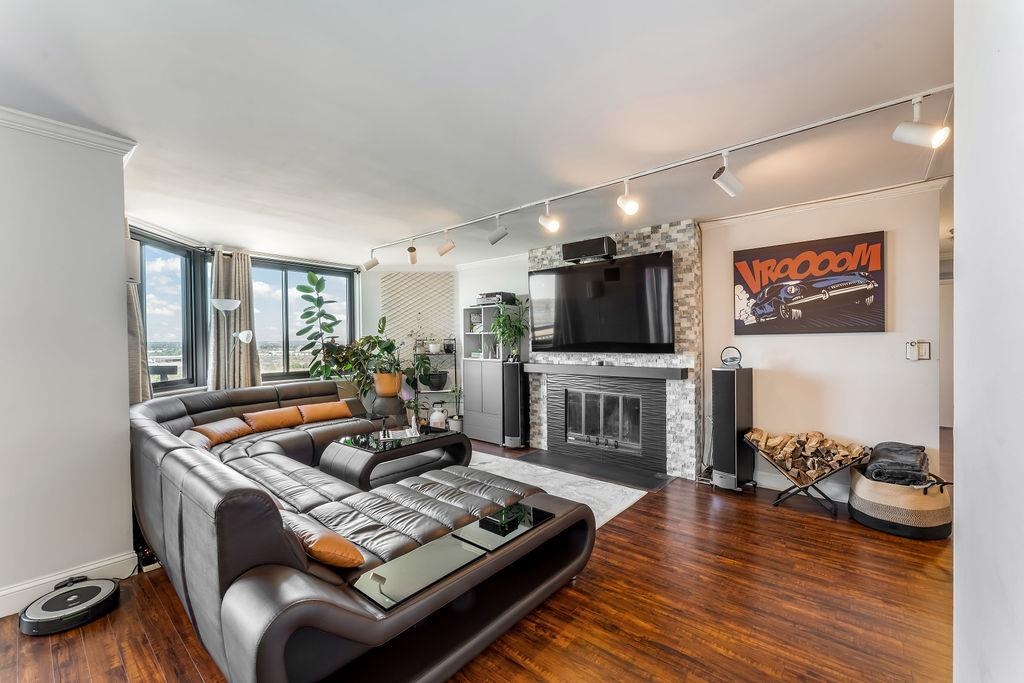 2110 HARMON COVE TOWER