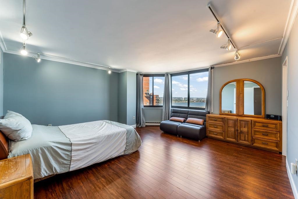 2110 HARMON COVE TOWER