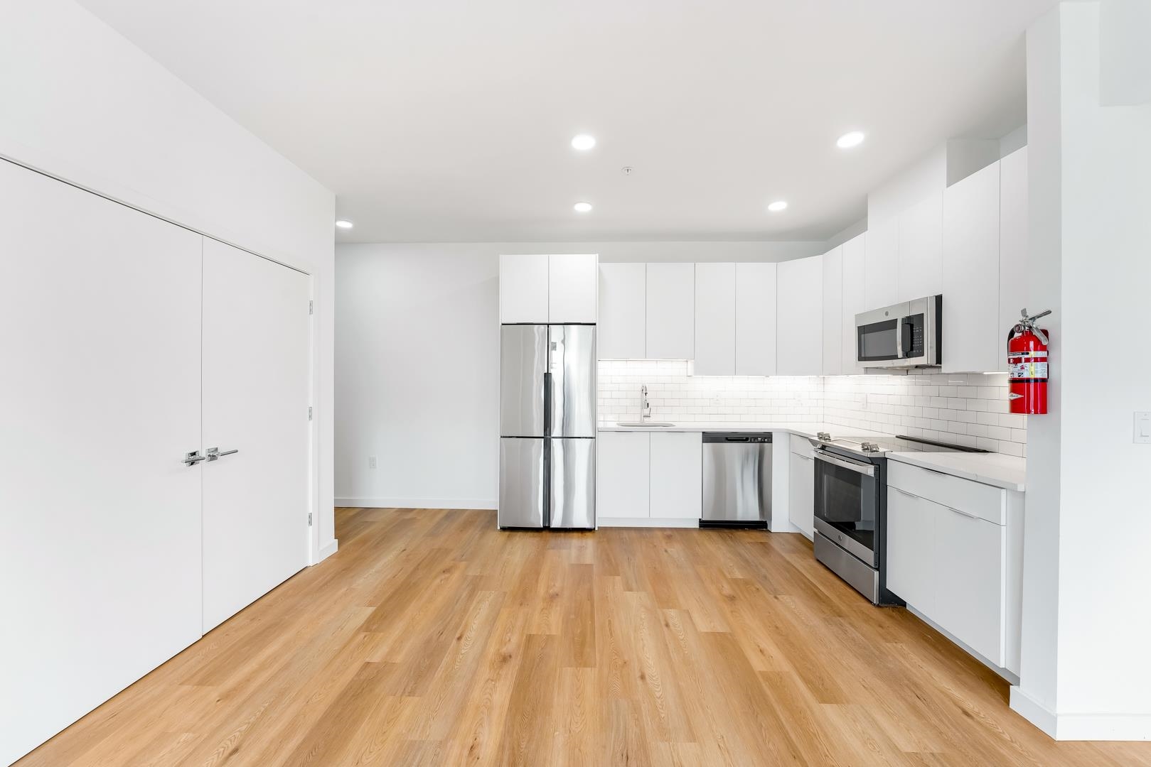 175 WEST 7TH ST Unit: 502