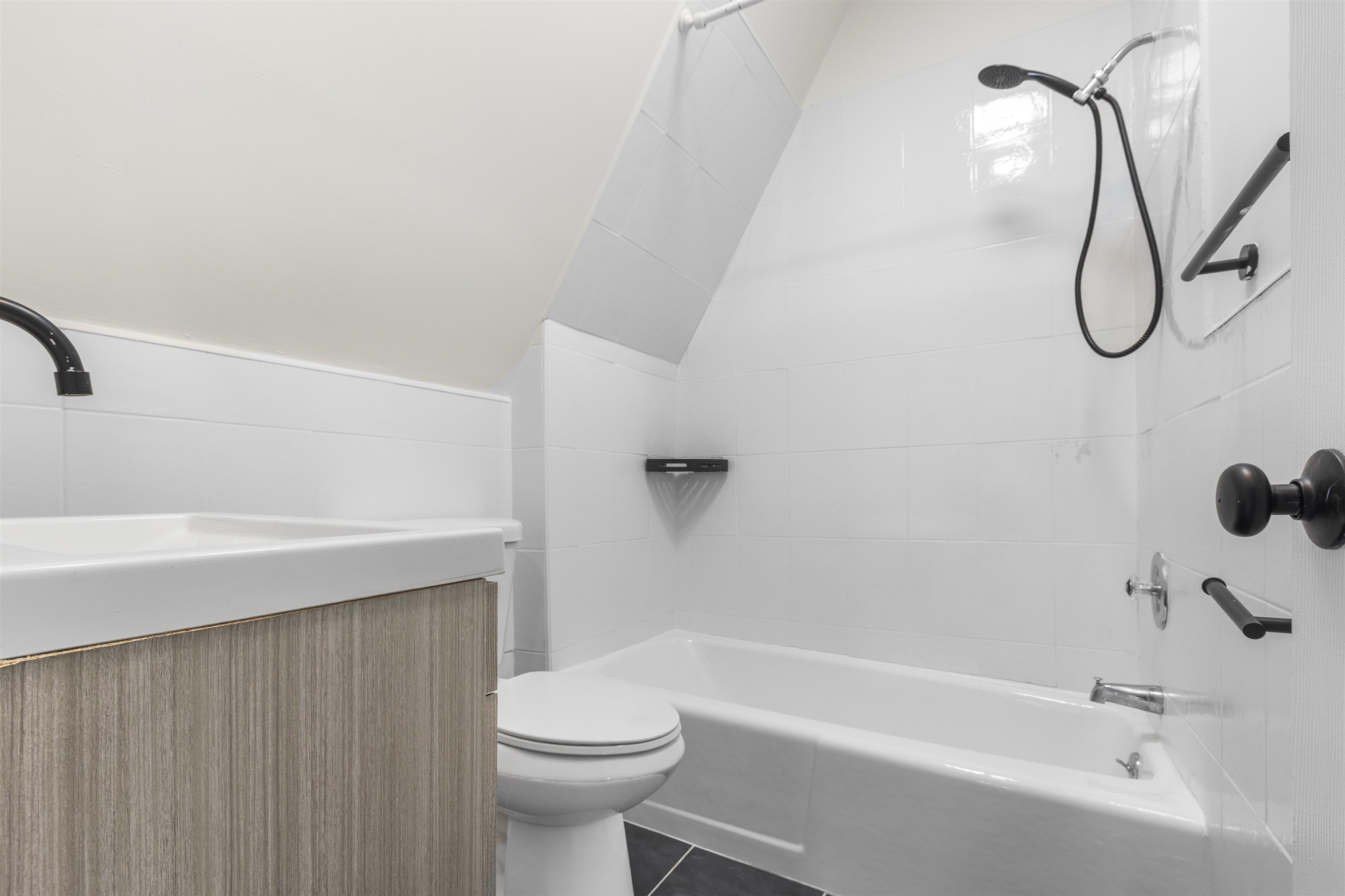 676 CHESTNUT ST Unit: 3