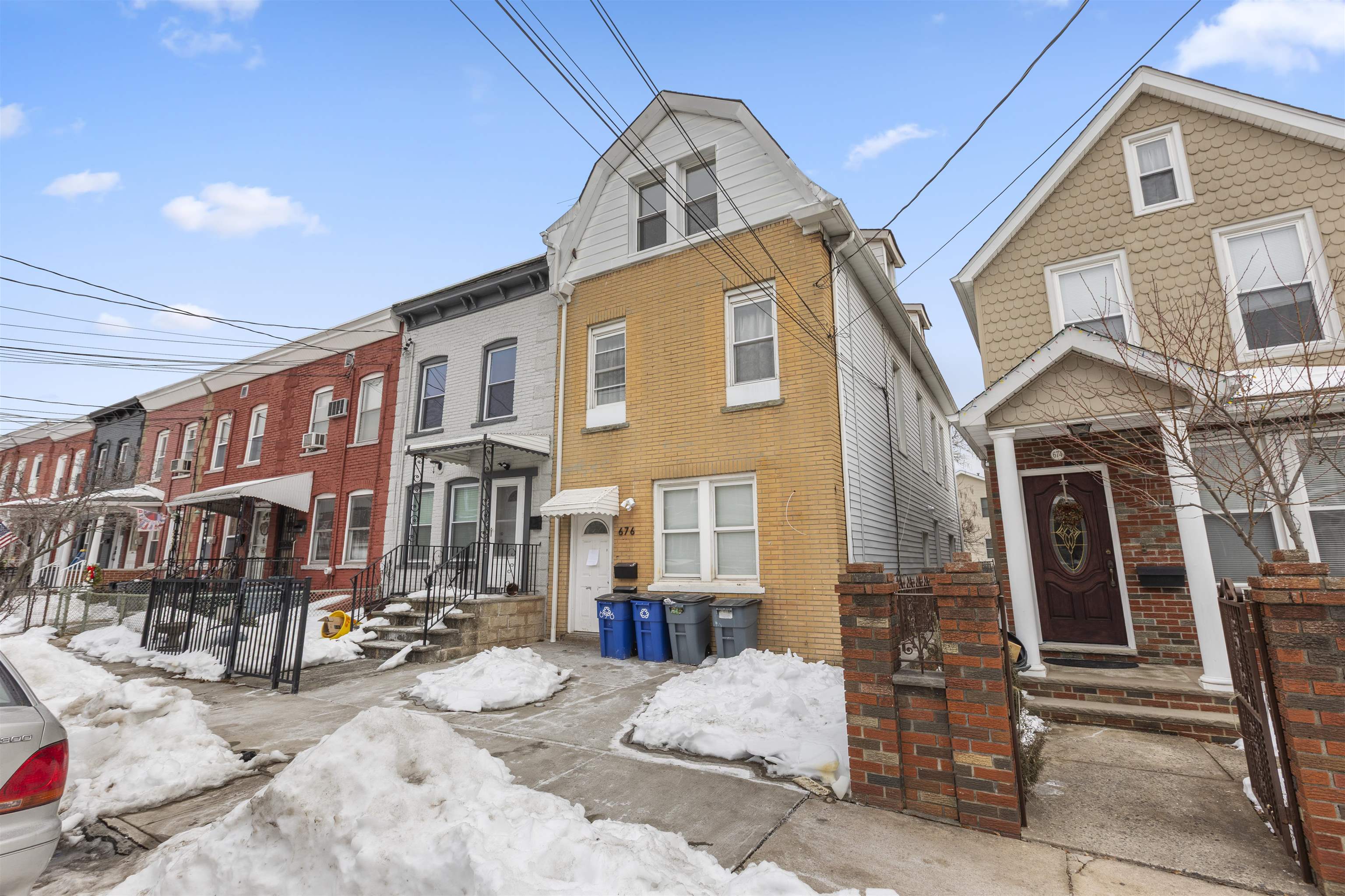 676 CHESTNUT ST Unit: 3