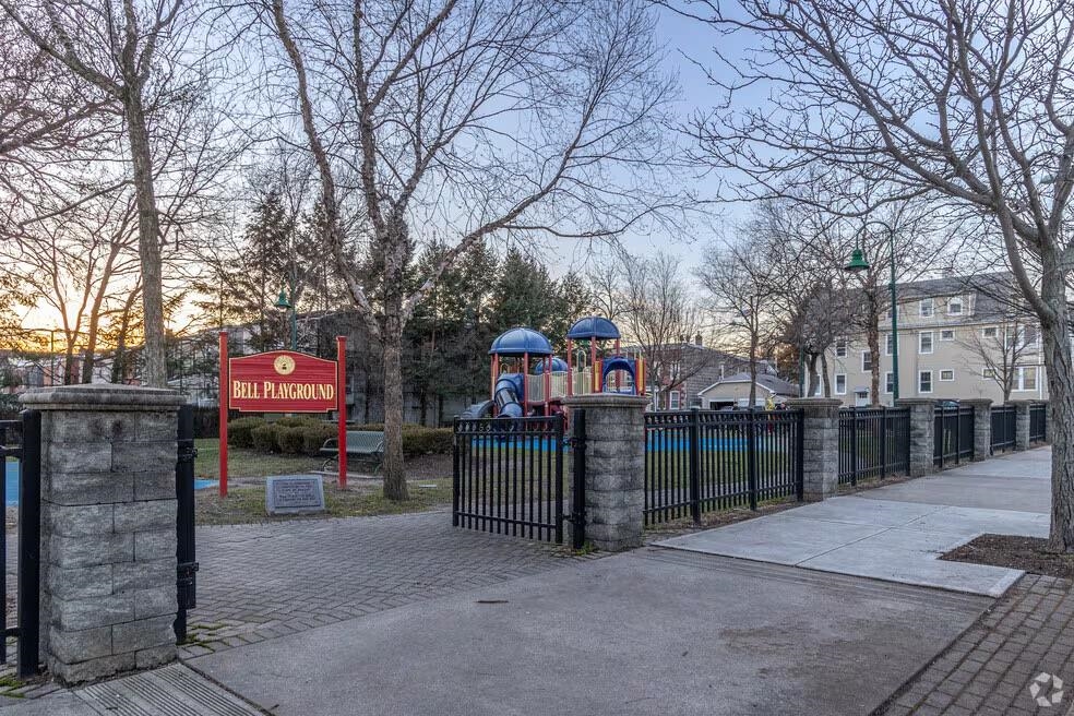 676 CHESTNUT ST Unit: 1