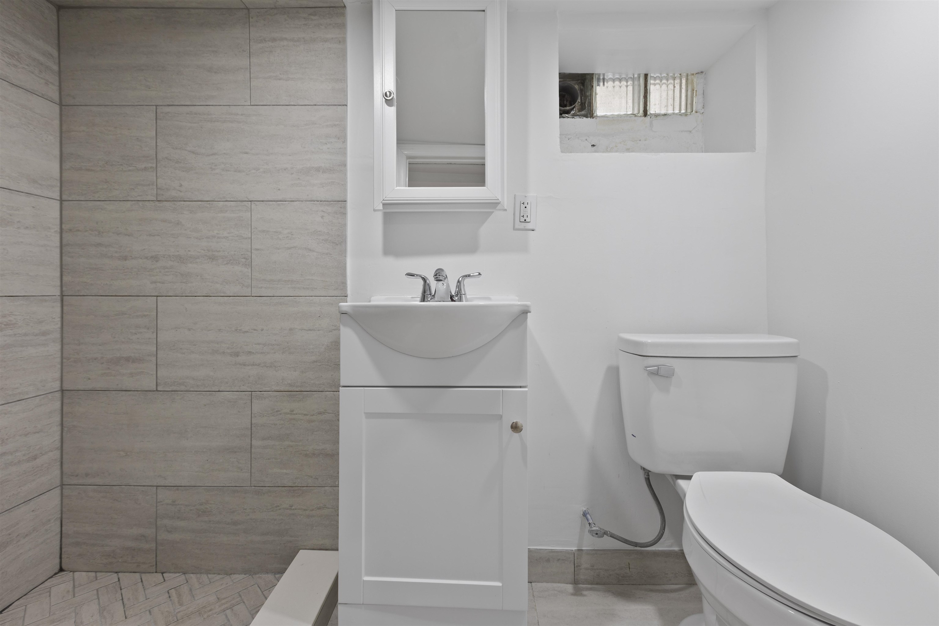 676 CHESTNUT ST Unit: 1