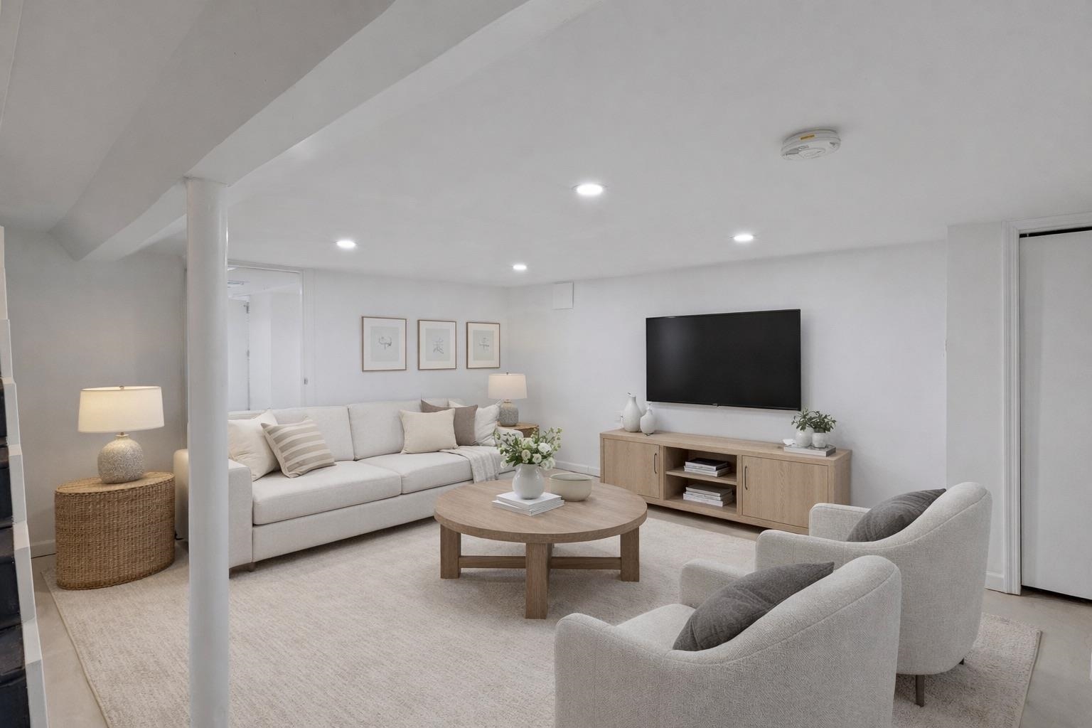 676 CHESTNUT ST Unit: 1