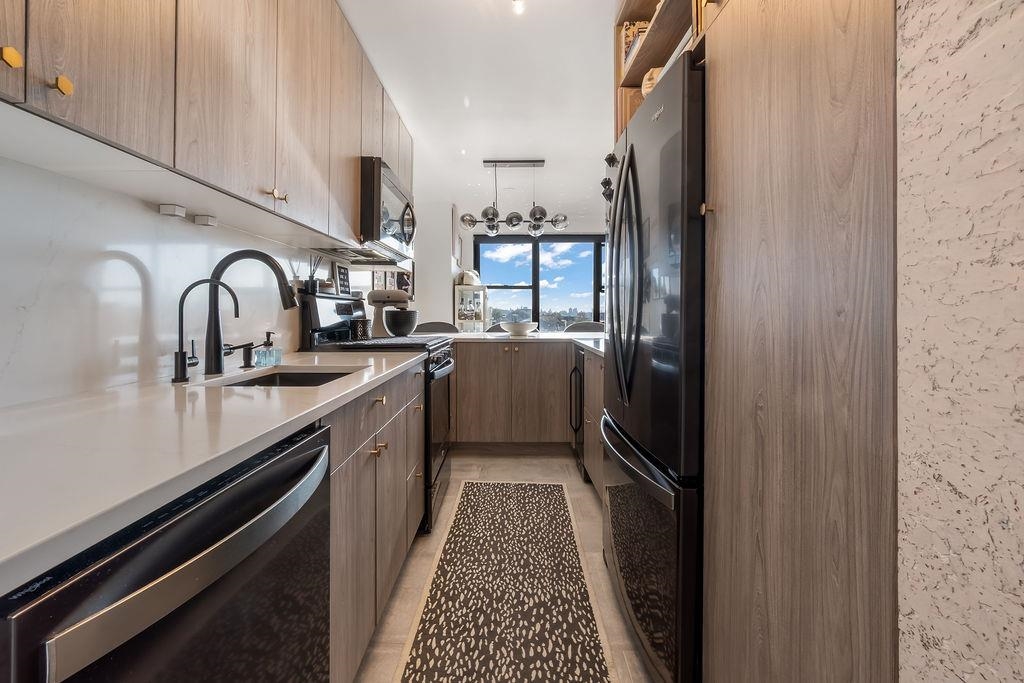 500 CENTRAL AVE Unit: 610