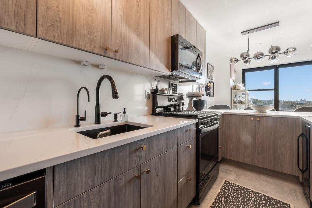 500 CENTRAL AVE Unit: 610